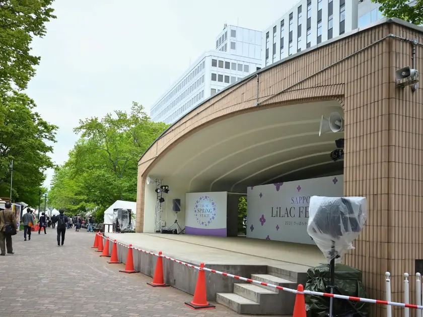 さっぽろライラックまつり6丁目会場のステージ