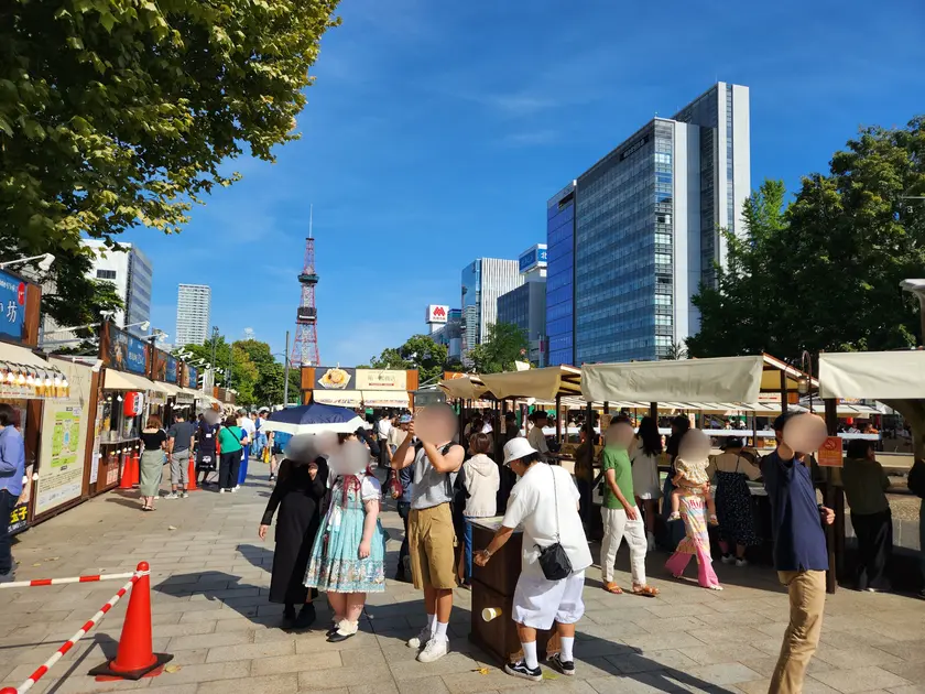 大通公園4丁目会場「食べ歩き IN4（インフォ）スクエア」