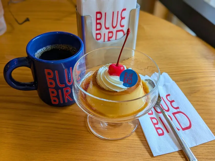 喫茶ブルーバードのプリンとコーヒー