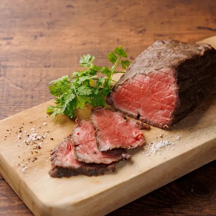 北海道産牛のうま味たっぷり！ しっとりジューシーな味わいが人気の「道産牛のローストビーフ」